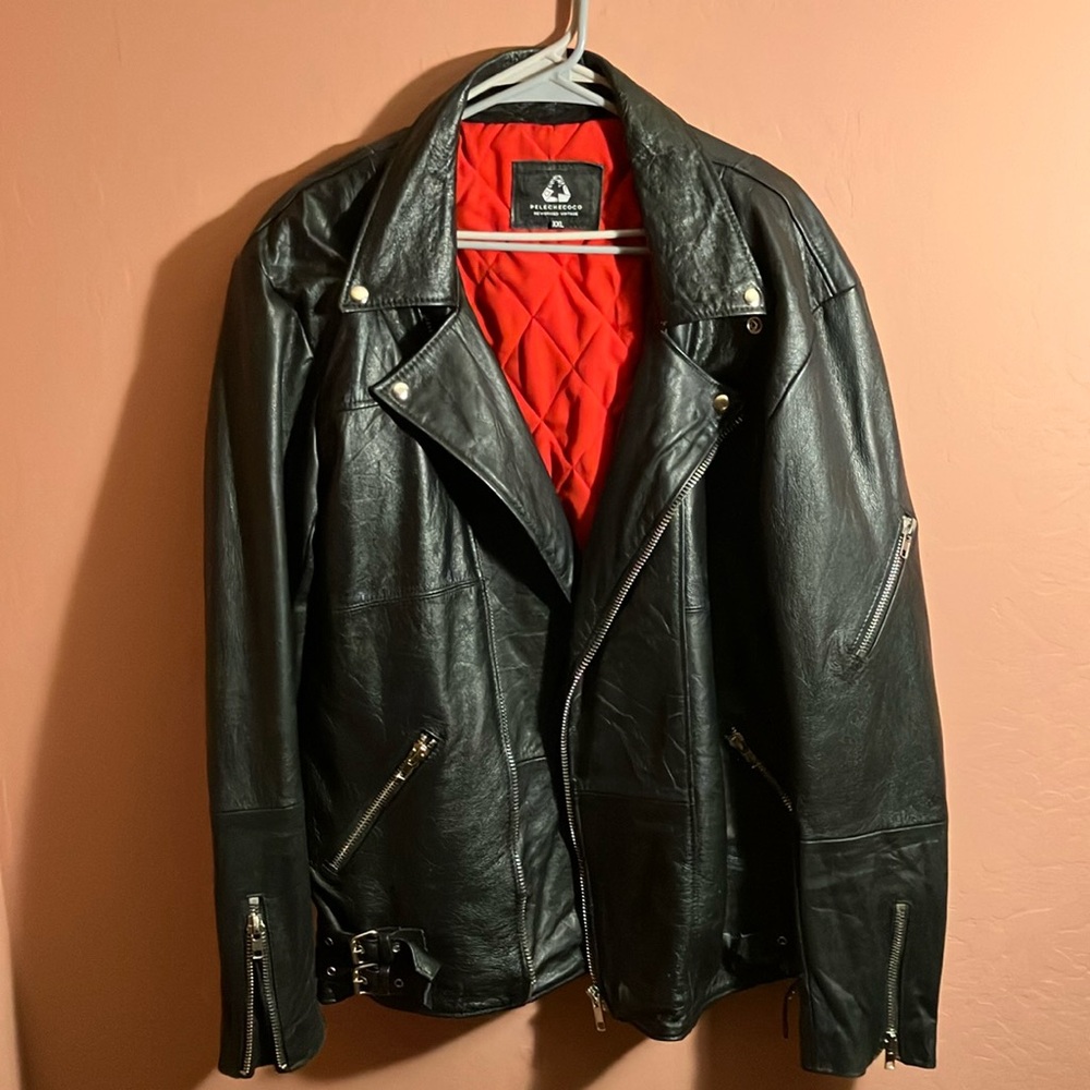 Pelechecoco leather jacket. Style type sid vicious heavy leather and great